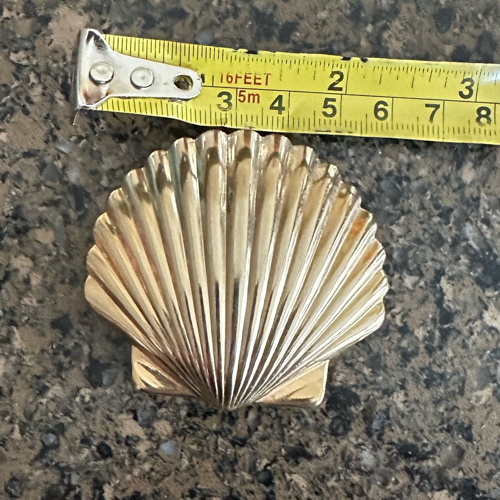 Gold Toned Shell Shaped Brooch - Picture 4 of 4